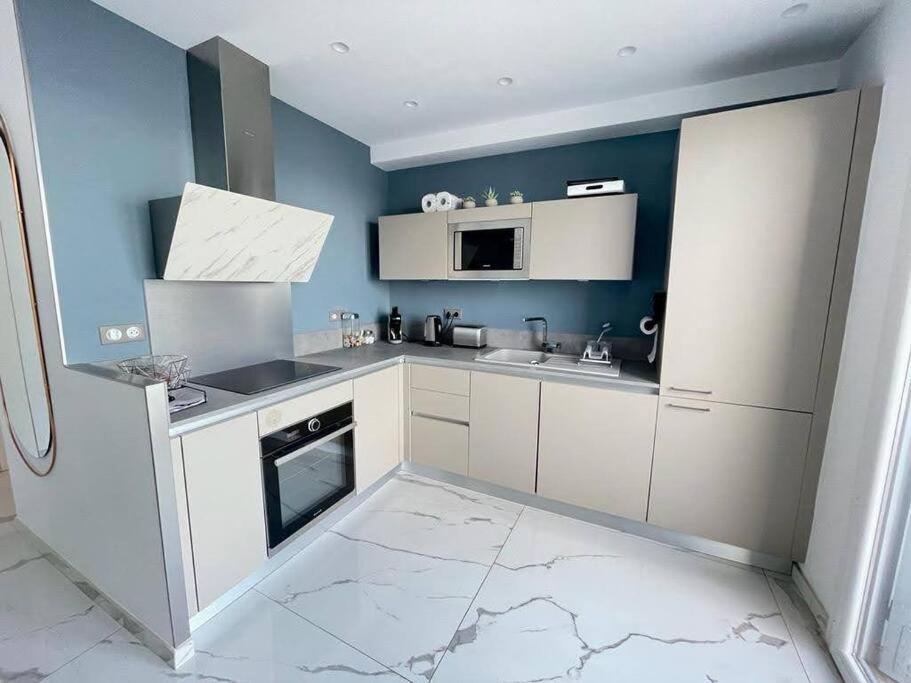 Beach Front, Superbe Appartement Pour 4 Personnes Nice Luaran gambar