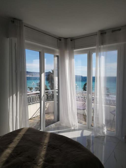 Beach Front, Superbe Appartement Pour 4 Personnes Nice Luaran gambar