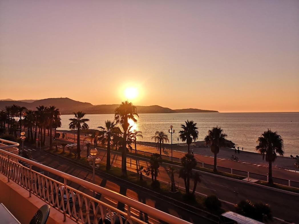 Beach Front, Superbe Appartement Pour 4 Personnes Nice Luaran gambar