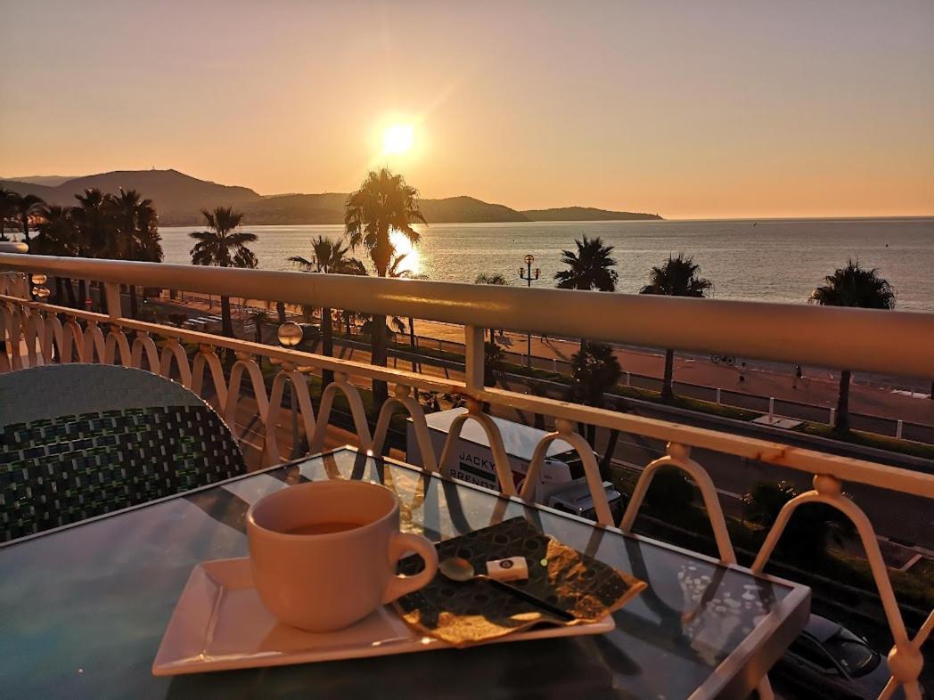Beach Front, Superbe Appartement Pour 4 Personnes Nice Luaran gambar