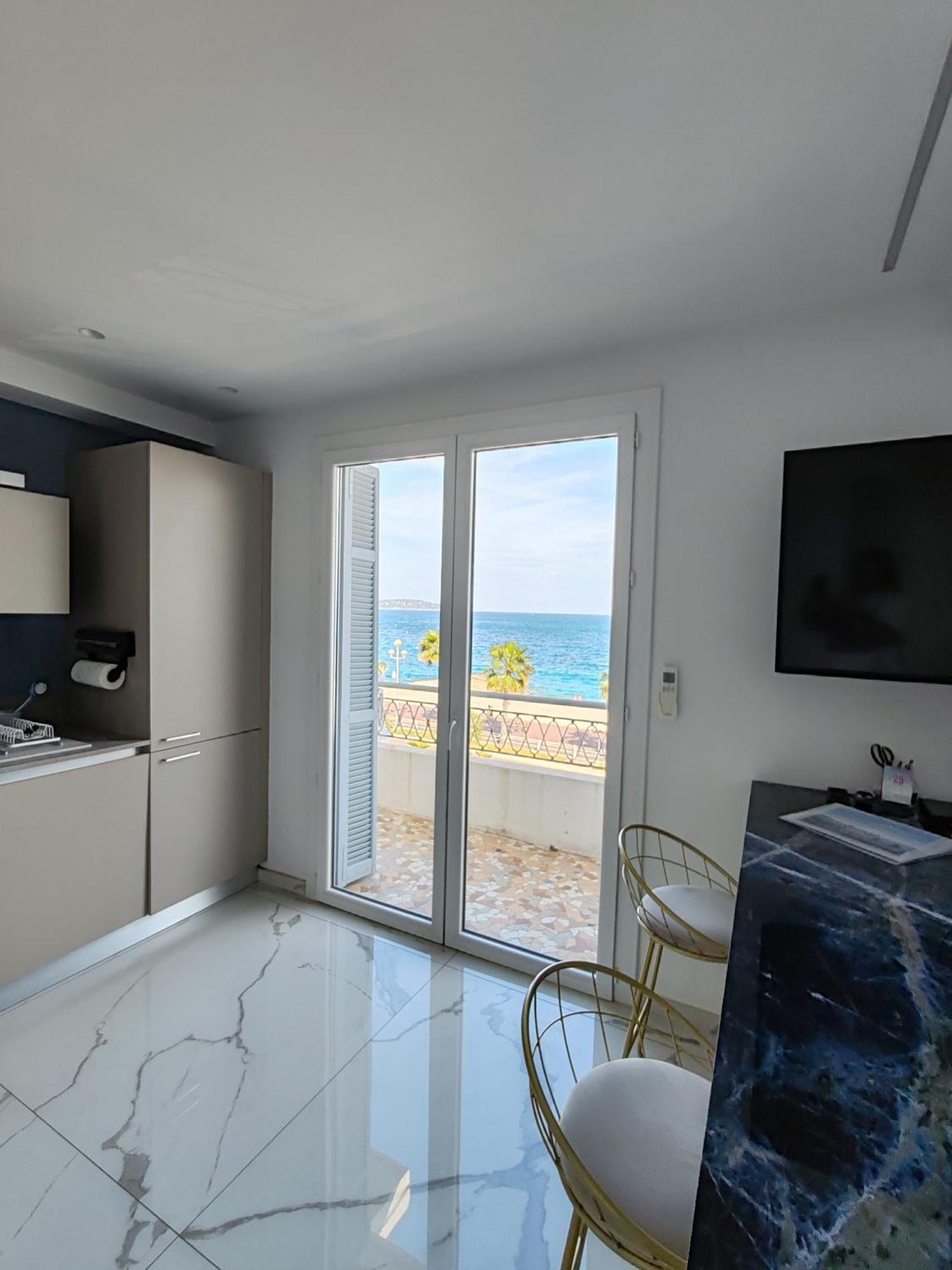 Beach Front, Superbe Appartement Pour 4 Personnes Nice Luaran gambar