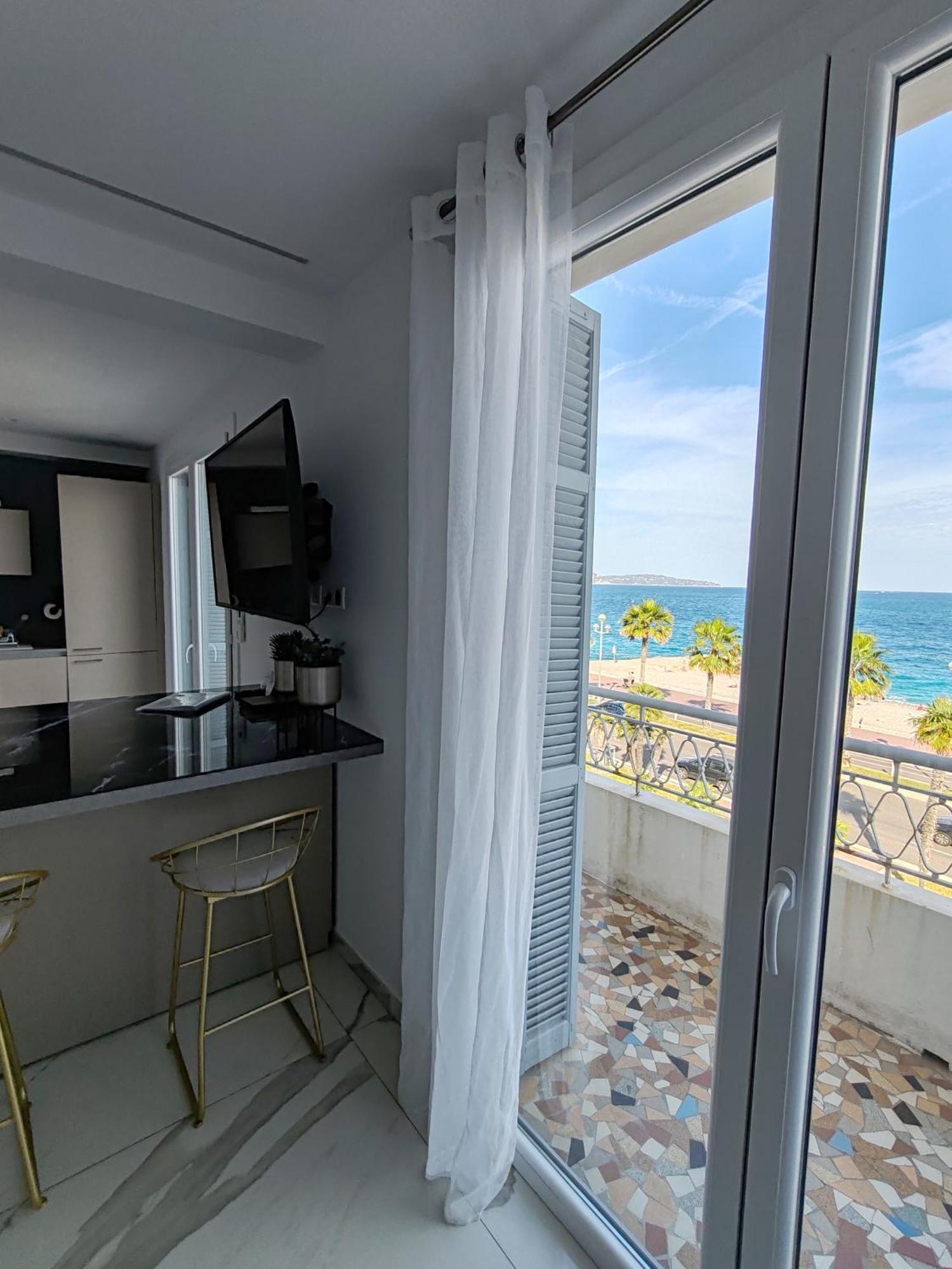 Beach Front, Superbe Appartement Pour 4 Personnes Nice Luaran gambar