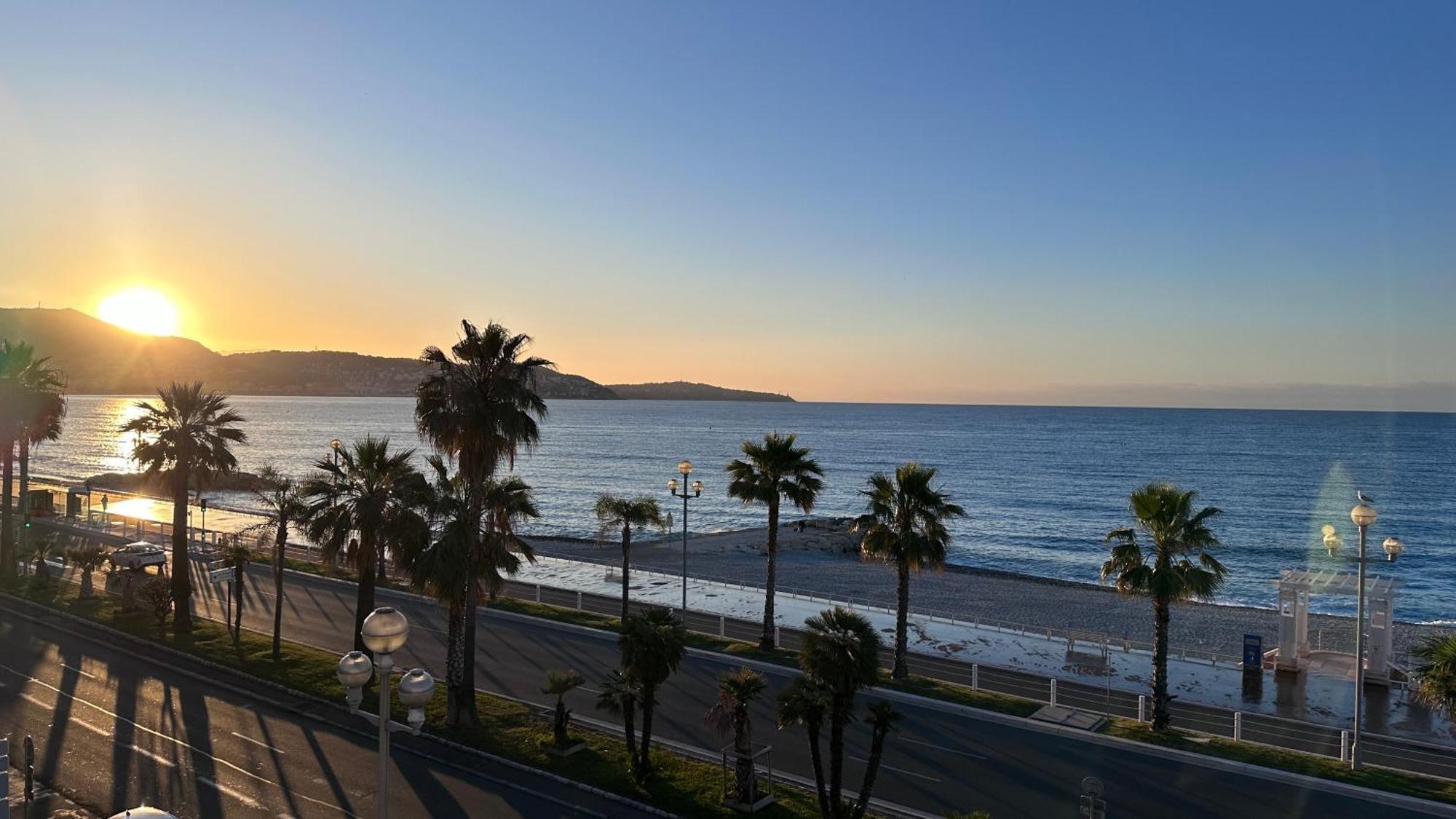 Beach Front, Superbe Appartement Pour 4 Personnes Nice Luaran gambar