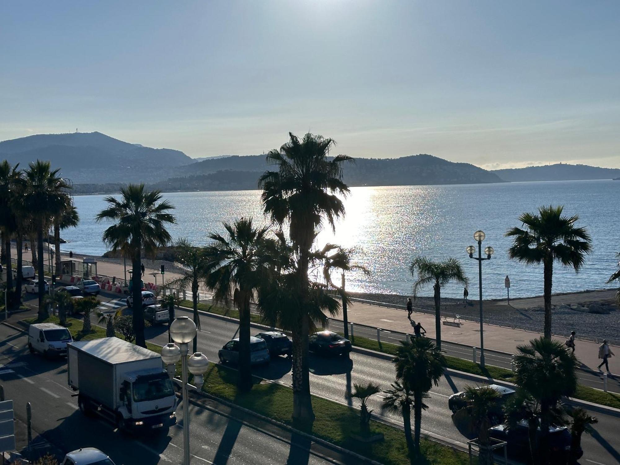 Beach Front, Superbe Appartement Pour 4 Personnes Nice Luaran gambar