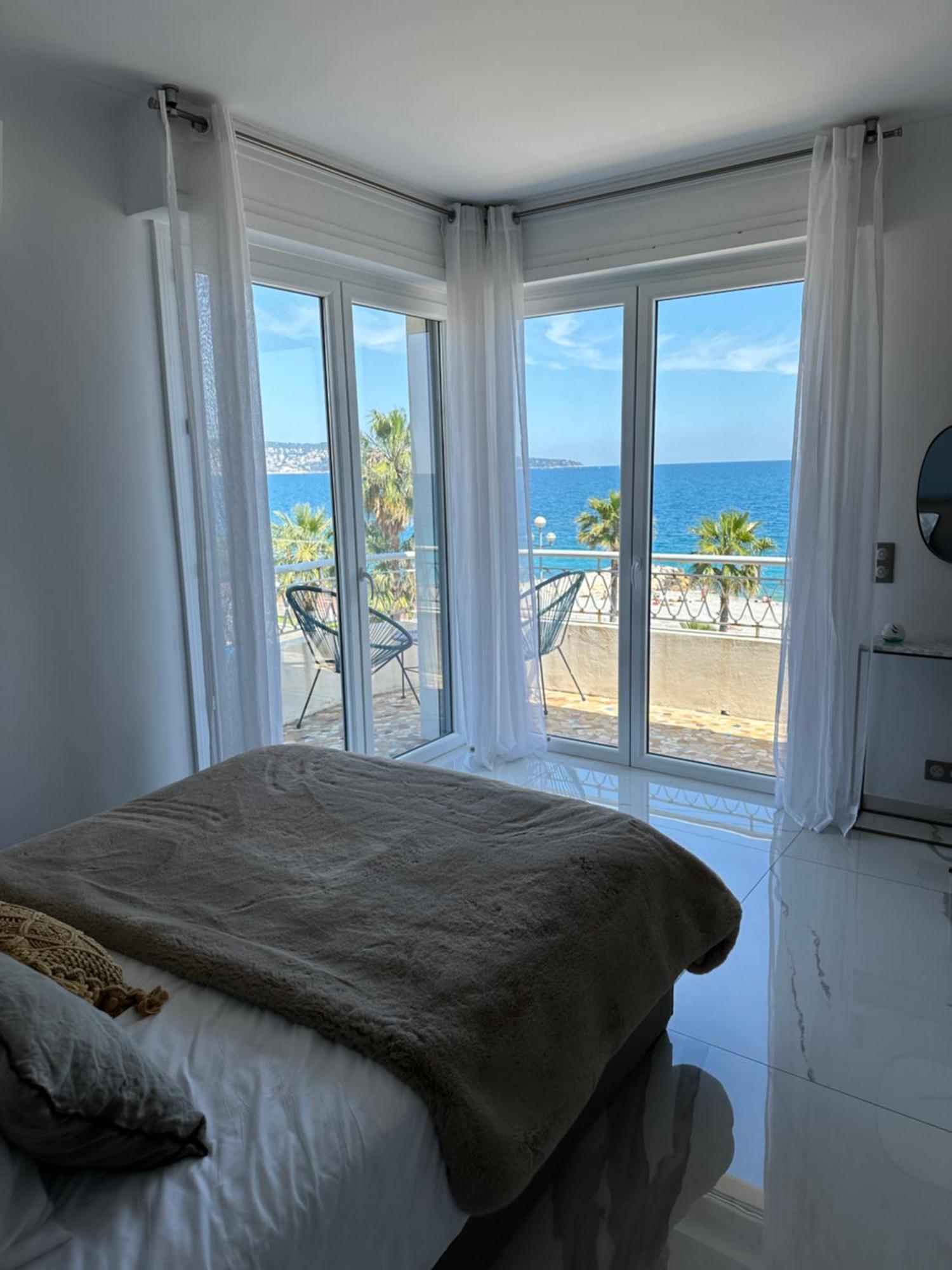 Beach Front, Superbe Appartement Pour 4 Personnes Nice Luaran gambar