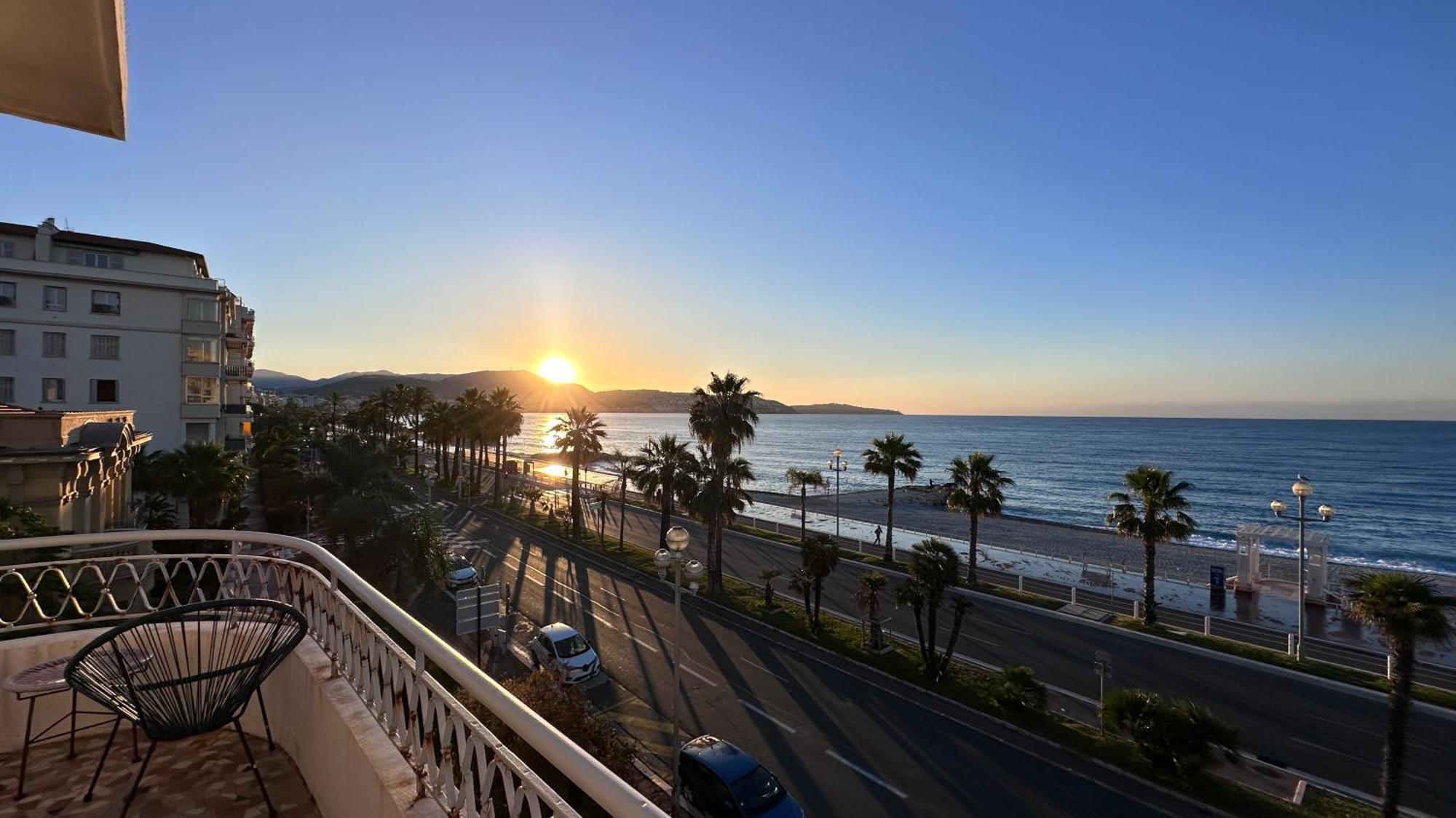 Beach Front, Superbe Appartement Pour 4 Personnes Nice Luaran gambar