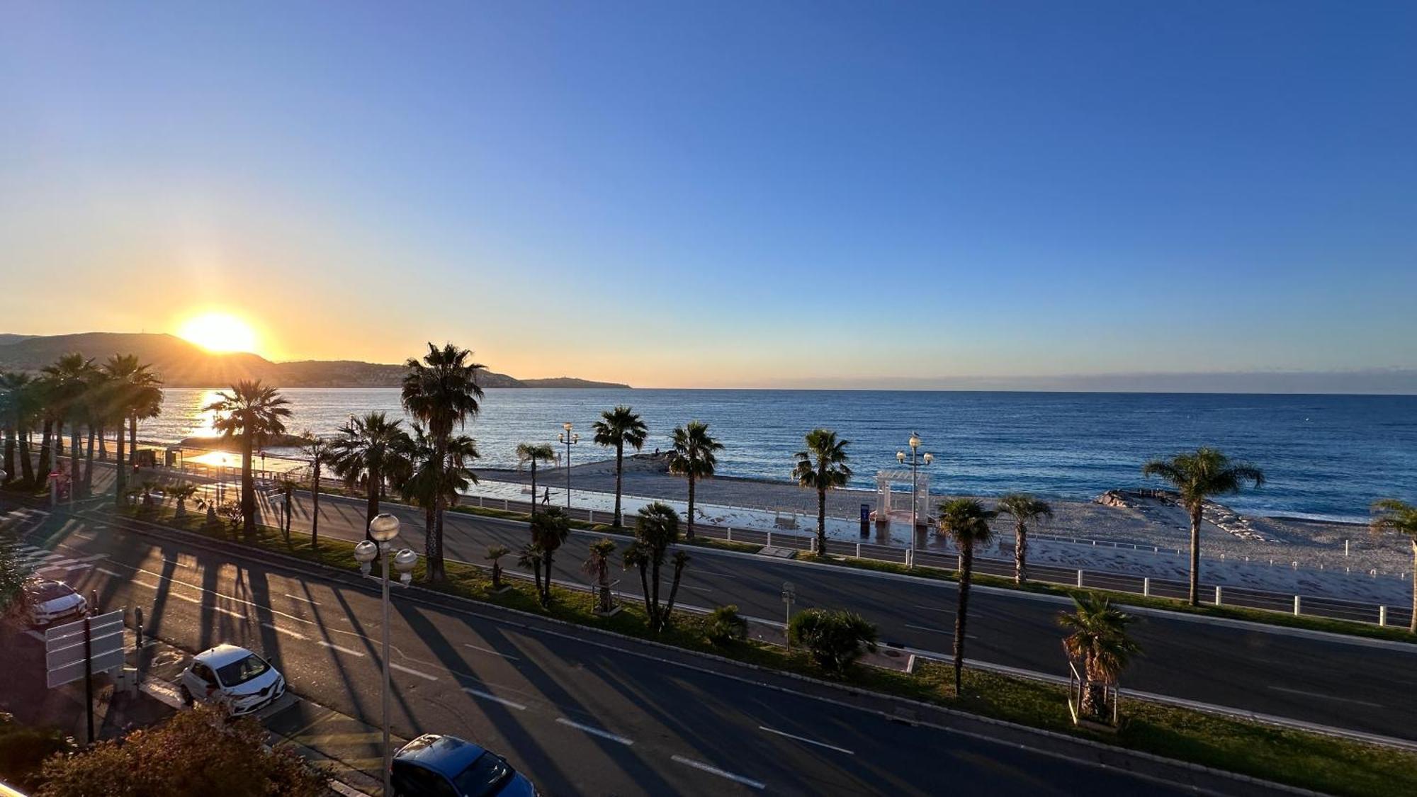 Beach Front, Superbe Appartement Pour 4 Personnes Nice Luaran gambar